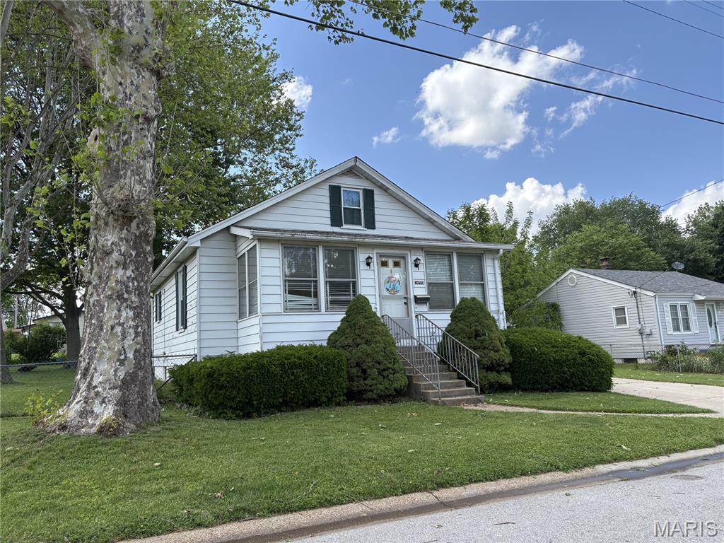 3655 Long Dr, Saint Ann, MO 63074 - view of front of home with a front lawn
