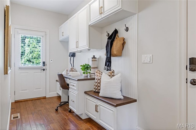 4388 Austin Pass Dr, Saint Charles, MO 63304 - mudroom with dark wood-style floors