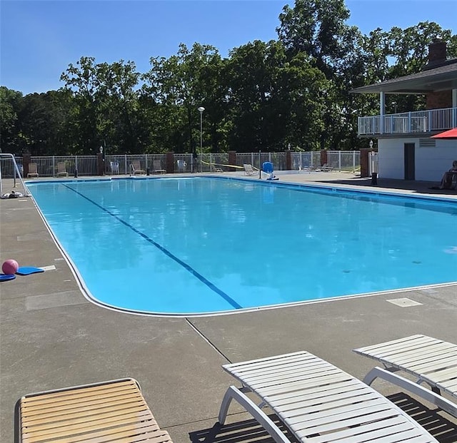 12276 Cedar Circle Dr, Saint Genevieve, MO 63670 - community pool with a patio