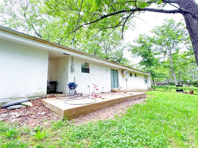 40 Walnut St, Viburnum, MO 65566 - back of house featuring stucco siding and a yard