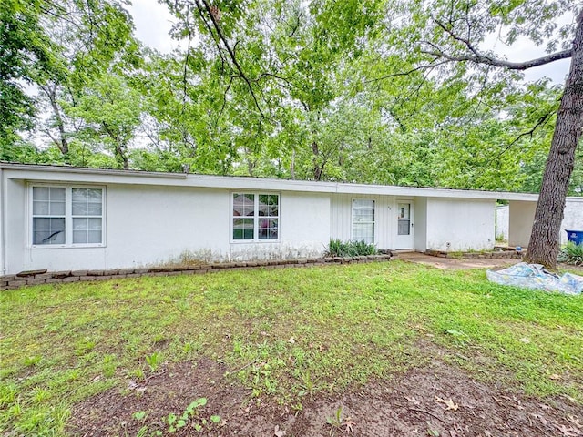 40 Walnut St, Viburnum, MO 65566 - view of front of home with a front yard and stucco siding