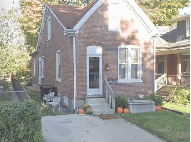 15 N 14th St, Belleville, IL 62220 - view of front of home with brick siding