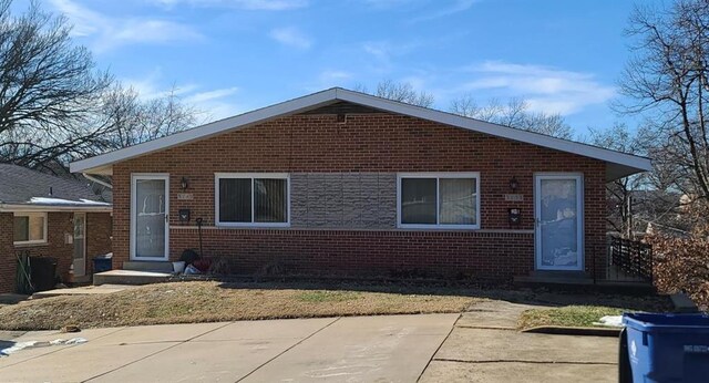 3151 Sherman Dr Unit 3149, Breckenridge Hills, MO 63074 - photo 1
