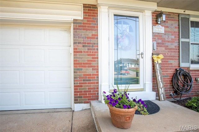 4319 Sinnwell Dr, Saint Louis, MO 63123 - property entrance with brick siding and a garage