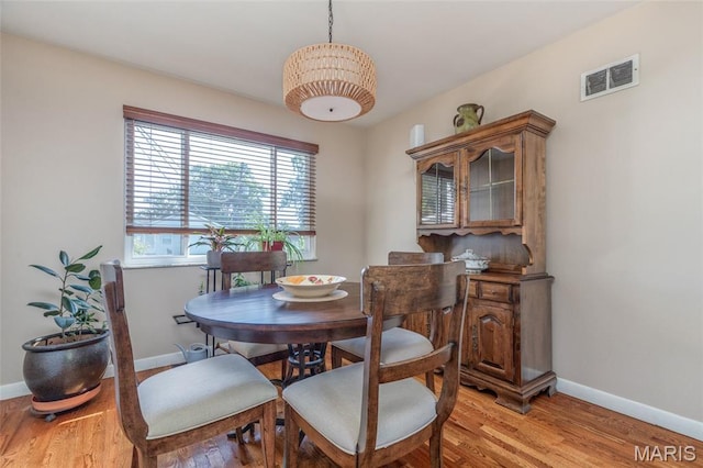 4319 Sinnwell Dr, Saint Louis, MO 63123 - dining area with light wood finished floors