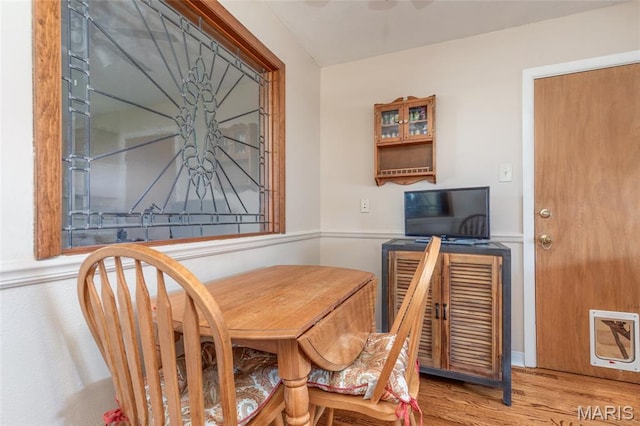 4319 Sinnwell Dr, Saint Louis, MO 63123 - dining space with wood finished floors