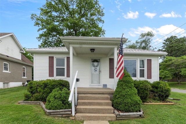1545 N Main St, Cape Girardeau, MO 63701 - bungalow-style home with a front yard