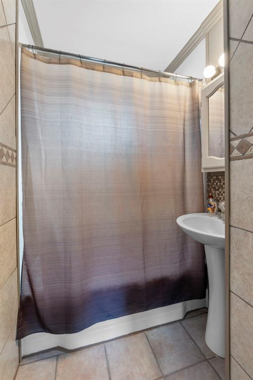 1545 N Main St, Cape Girardeau, MO 63701 - bathroom with tile patterned flooring and shower / tub combo