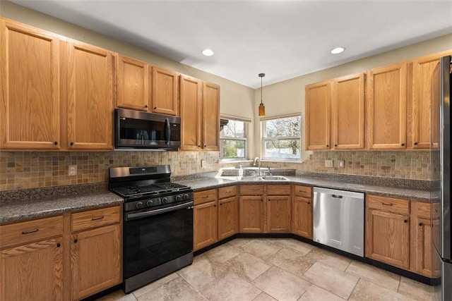 122 Tennessee Walker Way, Saint Peters, MO 63376 - kitchen with stainless steel appliances, a sink, dark countertops, tasteful backsplash, and recessed lighting