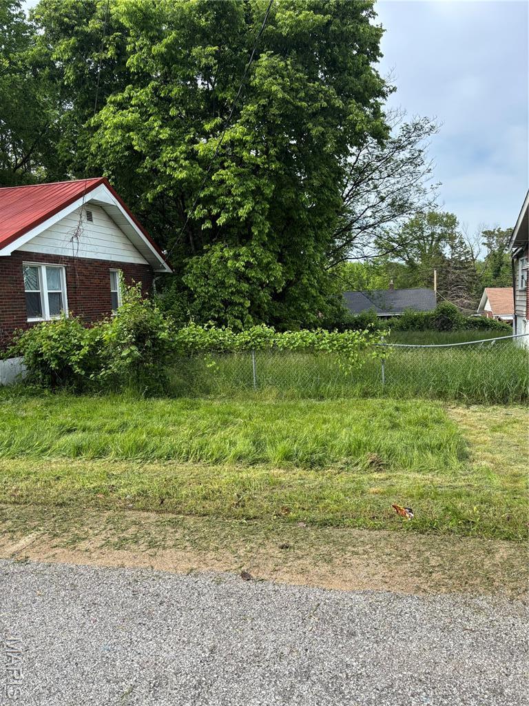 7337 Doncaster Dr, Pagedale, MO 63133 - photo 1