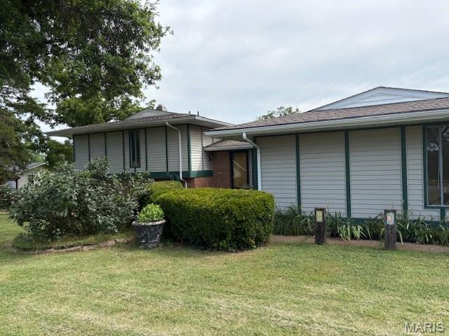 678 Henry Ave, Manchester, MO 63011 - view of front facade with a front lawn