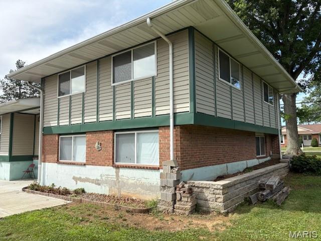 678 Henry Ave, Manchester, MO 63011 - view of side of home with brick siding
