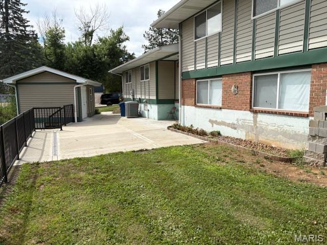 678 Henry Ave, Manchester, MO 63011 - view of yard featuring a patio area and an outdoor structure