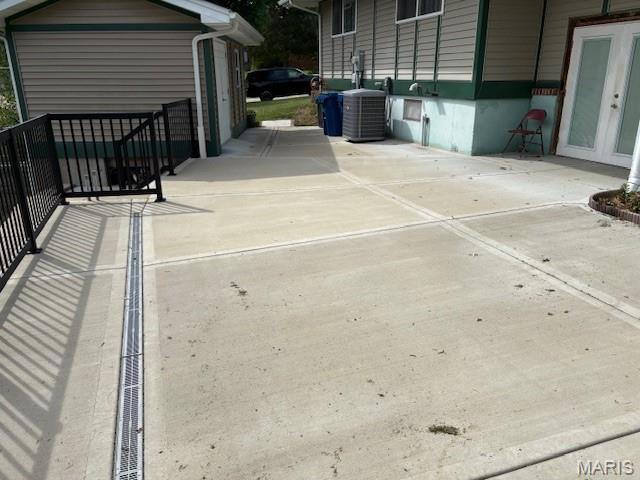 678 Henry Ave, Manchester, MO 63011 - view of patio with french doors