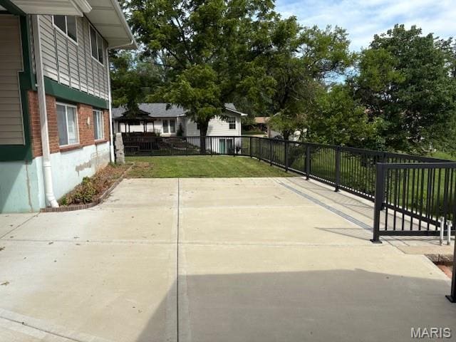 678 Henry Ave, Manchester, MO 63011 - view of patio / terrace