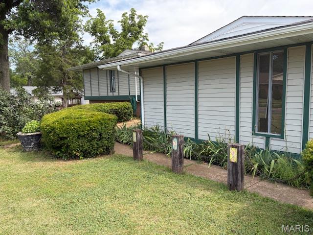 678 Henry Ave, Manchester, MO 63011 - view of side of property with a lawn