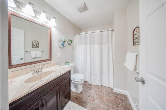 1707 S Mcarthur Ave, Salem, MO 65560 - full bathroom with vanity, toilet, baseboards, and curtained shower