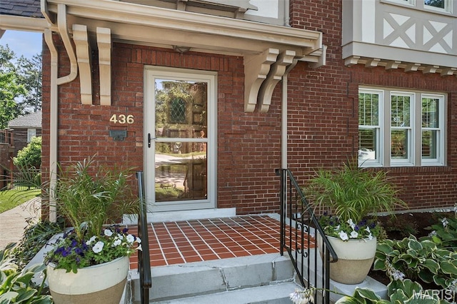 436 W Point Ct, Saint Louis, MO 63130 - doorway to property featuring brick siding
