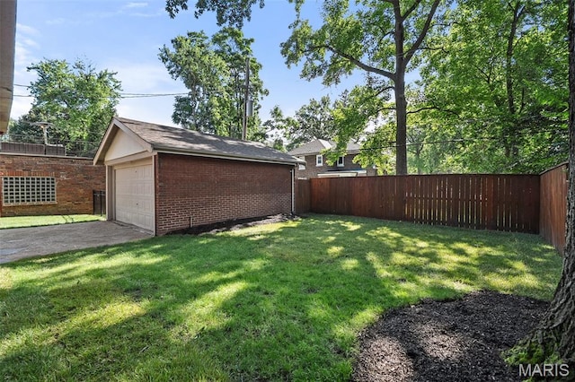436 W Point Ct, Saint Louis, MO 63130 - fenced backyard with an outdoor structure and a garage