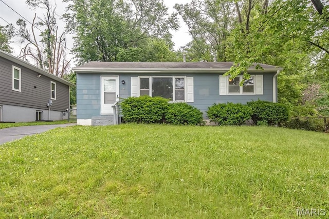 190 Anistasia Dr, Saint Louis, MO 63135 - view of front of house featuring a front lawn