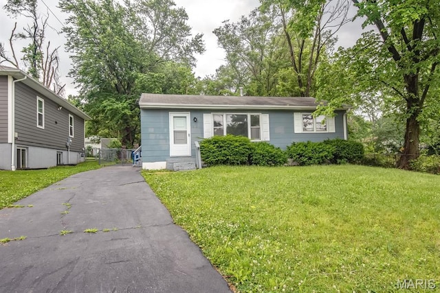 190 Anistasia Dr, Saint Louis, MO 63135 - view of front facade featuring a front yard and driveway