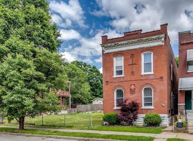 2628 Indiana Ave, Saint Louis, MO 63118 - italianate home with brick siding