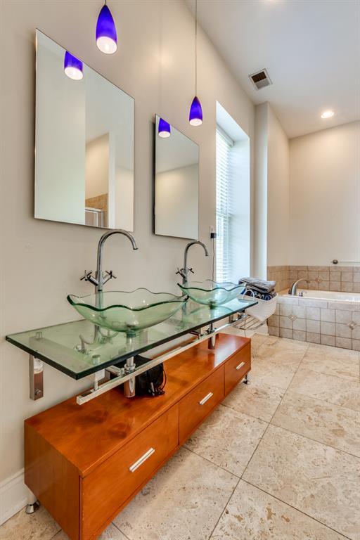 2628 Indiana Ave, Saint Louis, MO 63118 - full bathroom featuring a garden tub and double vanity