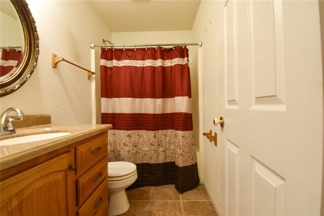 1059 Wolf Crk, Staunton, IL 62088 - full bathroom featuring vanity, toilet, tile patterned flooring, and curtained shower