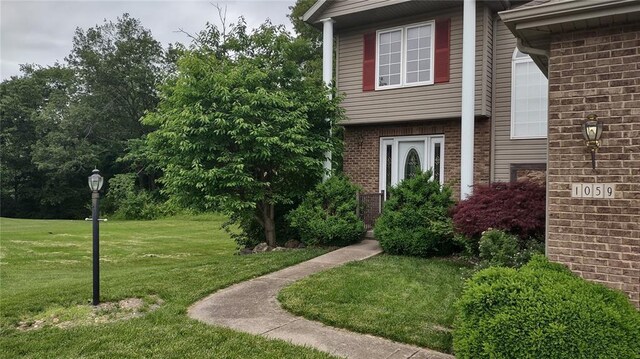 1059 Wolf Crk, Staunton, IL 62088 - entrance to property featuring a lawn and brick siding