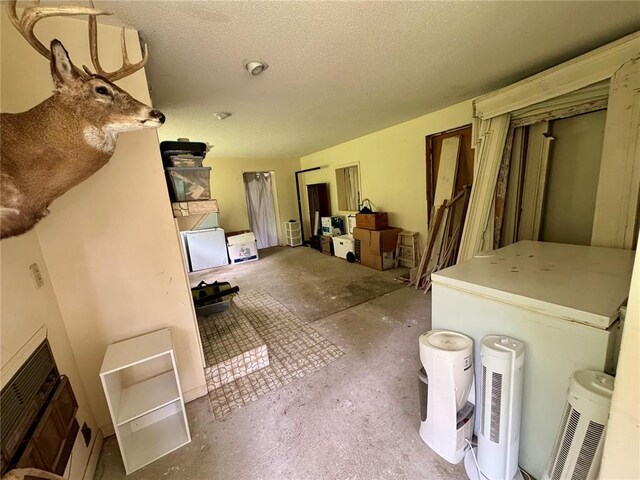 10321 Old 79, Hannibal, MO 63401 - living area featuring a textured ceiling and unfinished concrete floors