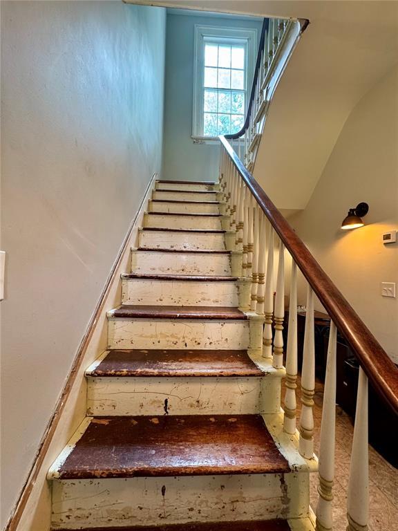 10321 Old 79, Hannibal, MO 63401 - view of staircase