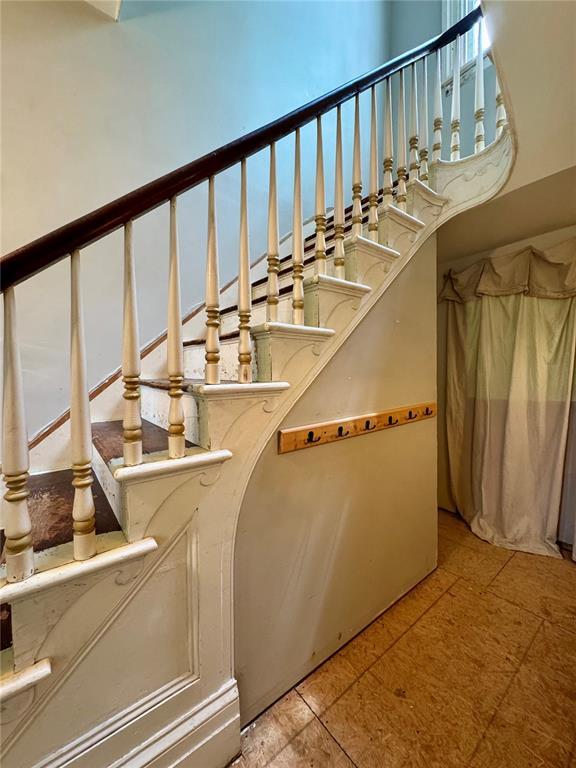 10321 Old 79, Hannibal, MO 63401 - view of staircase