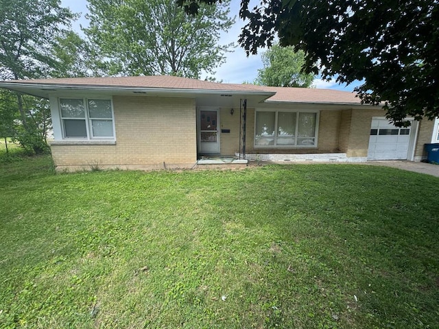 511 N 5th St, La Grange, MO 63448 - ranch-style house with brick siding, an attached garage, and a front yard