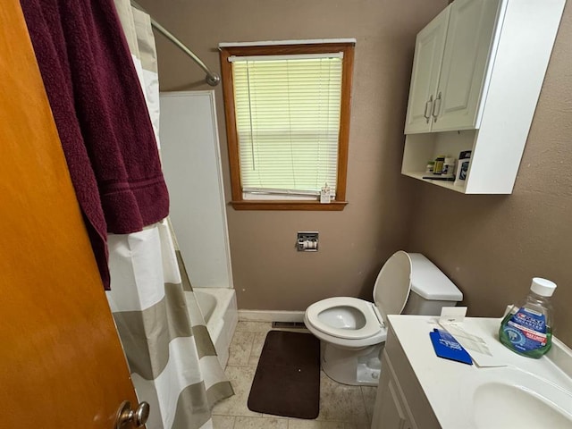 511 N 5th St, La Grange, MO 63448 - bathroom featuring toilet, vanity, baseboards, and shower / bath combo with shower curtain
