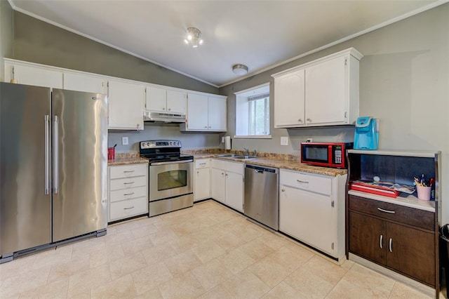 1625 Knightwood Ln, Ofallon, MO 63366 - kitchen with stainless steel appliances, vaulted ceiling, crown molding, under cabinet range hood, and a sink
