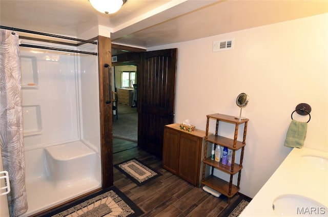 1116 E Springfield Rd, Sullivan, MO 63080 - bathroom featuring wood finished floors, curtained shower, and double vanity