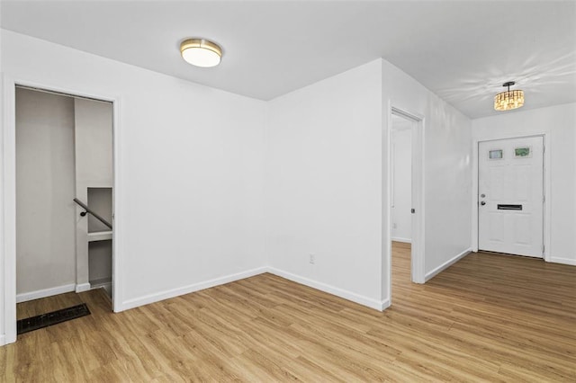 5337 Arsenal St, Saint Louis, MO 63139 - entrance foyer featuring light wood-style flooring and baseboards