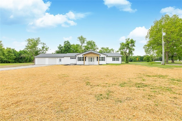 702 E Warren St, Bunker Hill, IL 62014 - ranch-style house with a front lawn and asphalt driveway