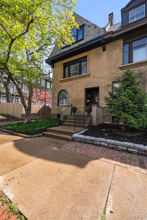 232 N Newstead Ave, Saint Louis, MO 63108 - view of front of home with brick siding