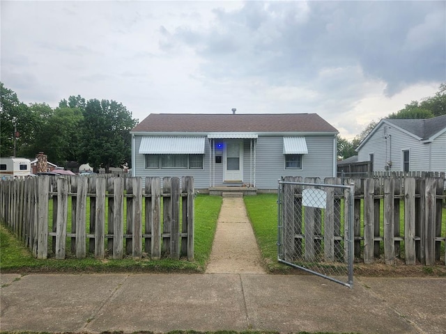525 S 7th St, Wood River, IL 62095 - photo 1