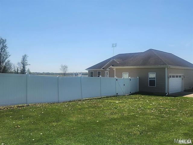 8847 State Route 14th Hwy, Duquoin, IL 62832 - view of yard featuring an attached garage