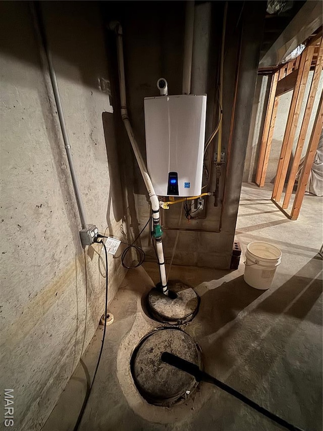 8847 State Route 14th Hwy, Duquoin, IL 62832 - utilities featuring water heater