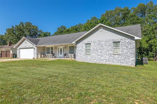 2865 Vaughn Ave, Poplar Bluff, MO 63901 - ranch-style house featuring a garage, a front yard, cooling unit, driveway, and covered porch
