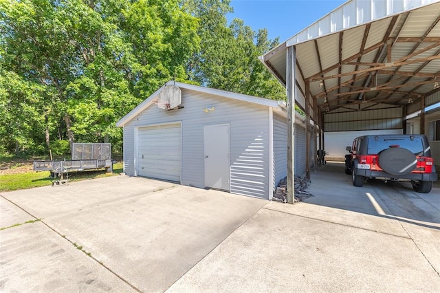 2865 Vaughn Ave, Poplar Bluff, MO 63901 - detached garage with driveway