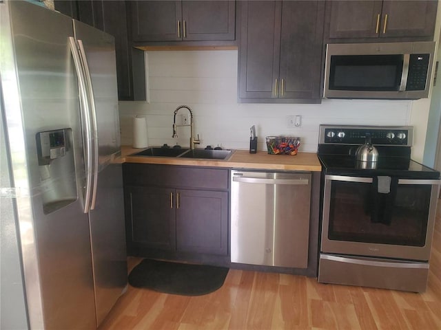 1 Wild Deer Ln, Saint Peters, MO 63376 - kitchen featuring appliances with stainless steel finishes, a sink, light wood finished floors, and light countertops