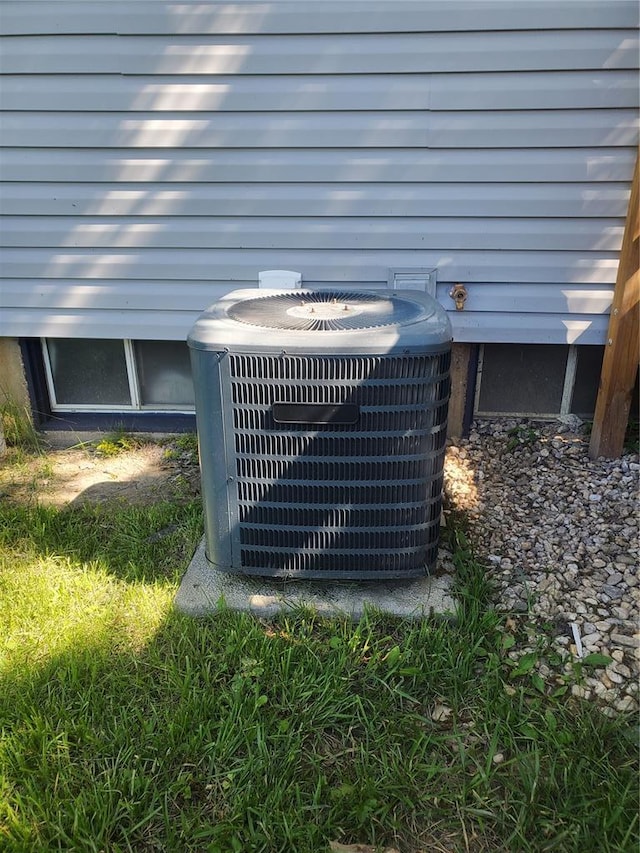 1 Wild Deer Ln, Saint Peters, MO 63376 - exterior view of cooling unit