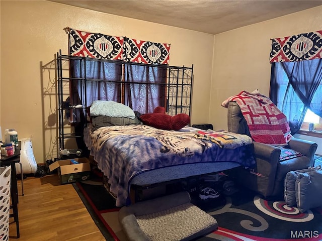905 Dewitt St, Hannibal, MO 63401 - bedroom with wood finished floors