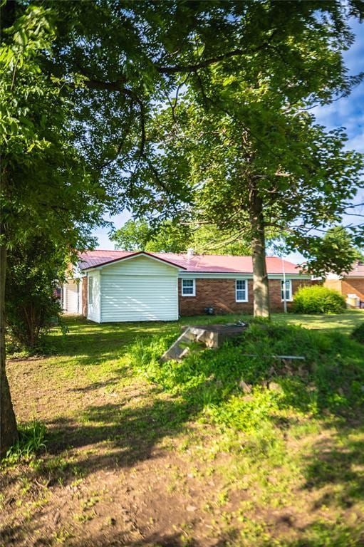 216 Patty Lynn Dr, Kennett, MO 63857 - view of green lawn featuring a garage