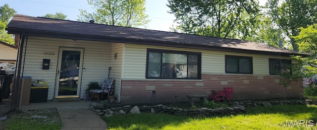 1520 Flicker Dr, Florissant, MO 63031 - view of front of property with brick siding