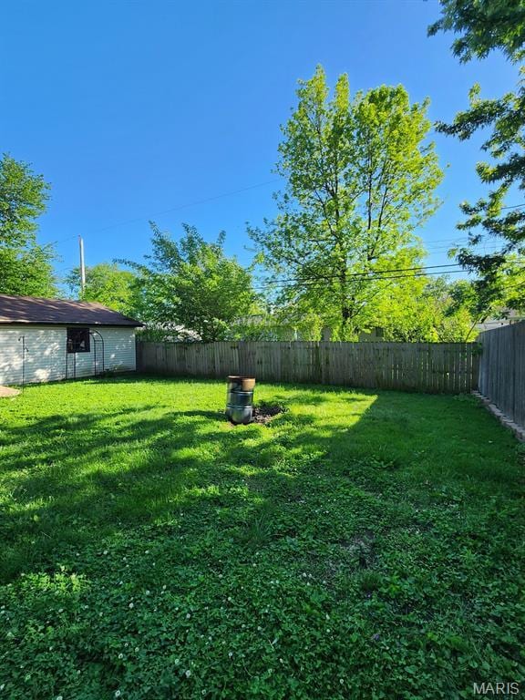 1520 Flicker Dr, Florissant, MO 63031 - view of yard
